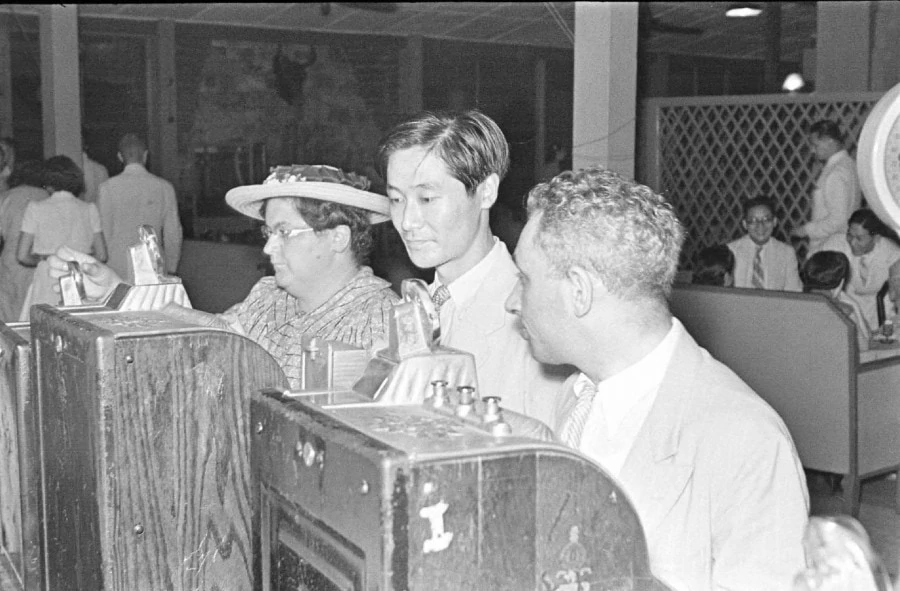 Slot machines at the Arcadia Russian Restaurant & Nightclub 1940